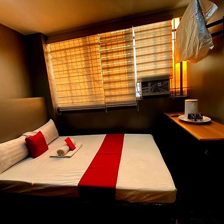 Oyo 104 Manila Venetian Hotel Ngoại thất bức ảnh