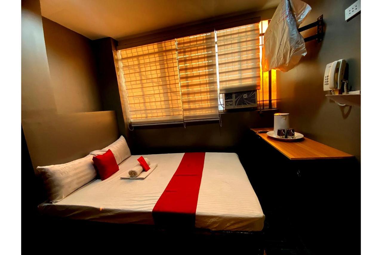 Oyo 104 Manila Venetian Hotel Ngoại thất bức ảnh